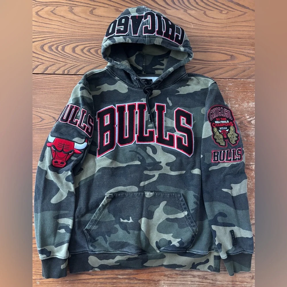 Men’s Chicago Bulls Pro Standard Camo Hoodie - Picture 3 of 7